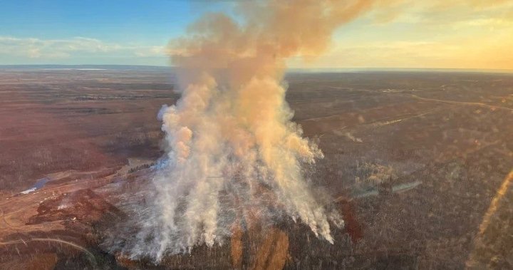 Излязъл извън контрол горски пожар в североизточна Алберта, за който се смята, че обхваща 67 хектара