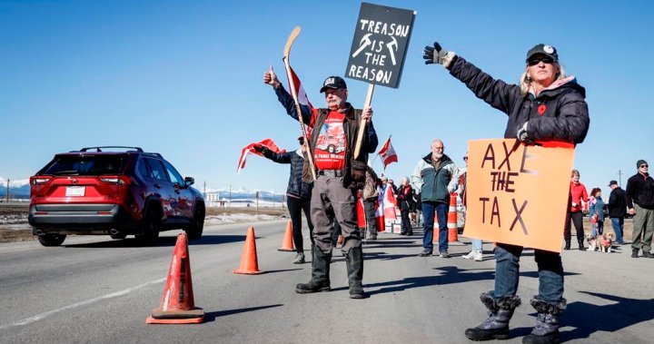 „Това просто трябва да спре“: Протестиращите срещу цените на въглеродните емисии забавят трафика по Трансканадската магистрала