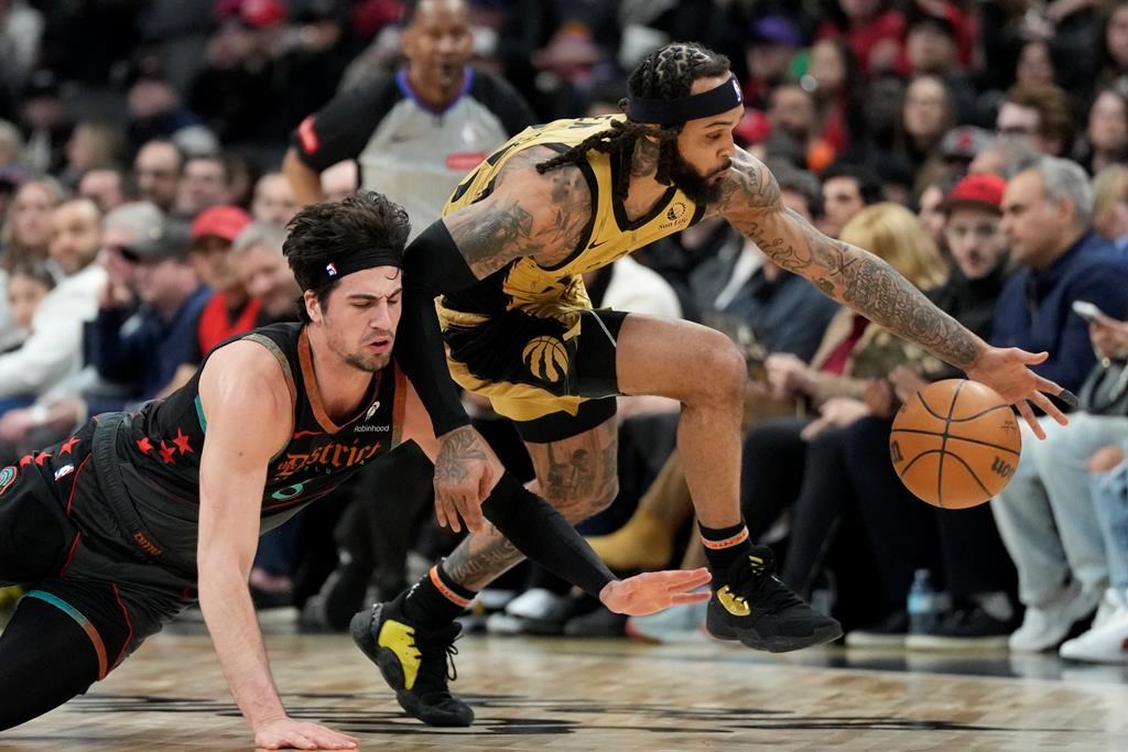 ТОРОНТО – Имануел Куикли направи дабъл дабъл докато все по здравите Торонто