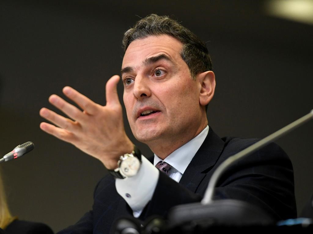 Ръководителят на Bell Canada защитава решението на своята компания да съкрати хиляди