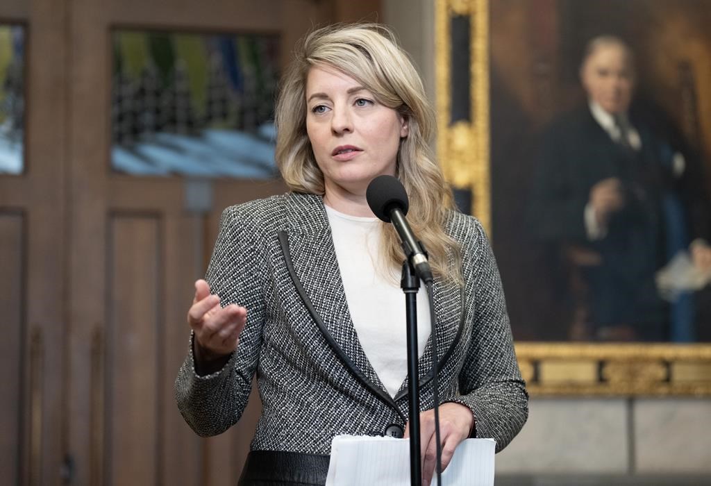 Министърът на външните работи Мелани Джоли казва че канадските официални