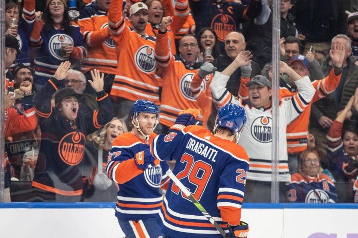 加拿大隊在 NHL 季後賽中表現出色，冰球迷的熱情高漲