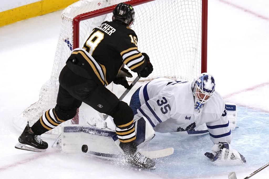 Samsonov’s solid play helps Leafs tie Bruins 1-1
