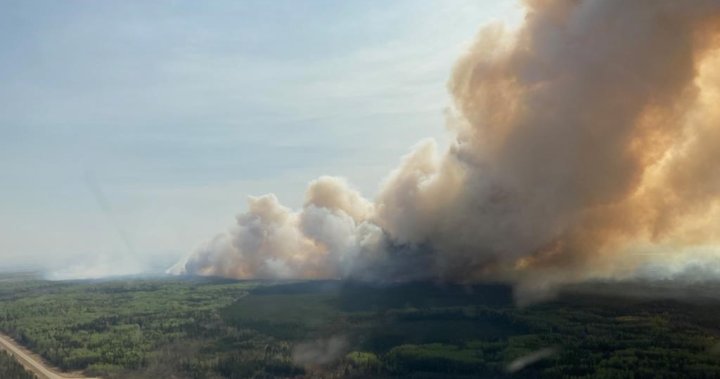 Повече от 115 горски пожара, горящи в Британска Колумбия, подхранват опасения за дълъг, разрушителен сезон
