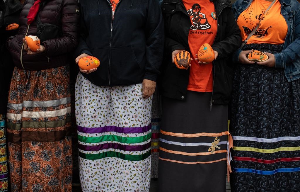 Адвокатът на оцелял от интернатно училище водещ предложен колективен иск