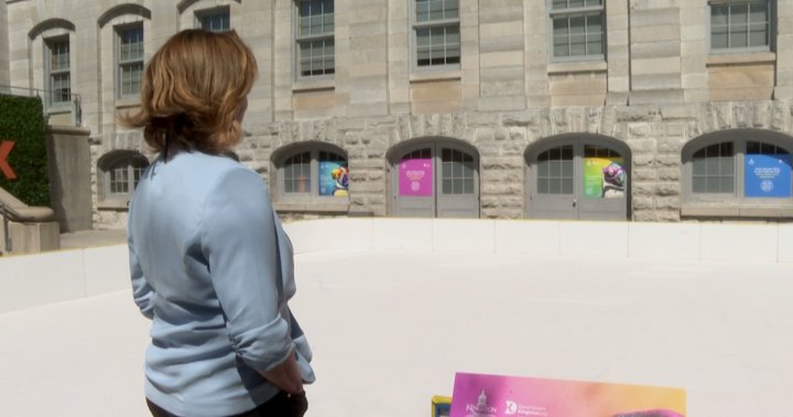 Изкуствена ледена пързалка за обществеността, извън кметството, първа за Кингстън