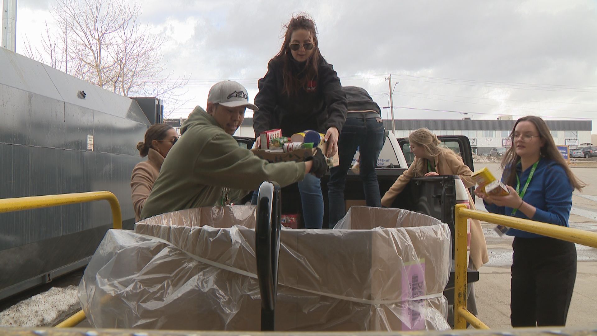 След безгрижието на Деня на шегата хранителната банка на Калгари