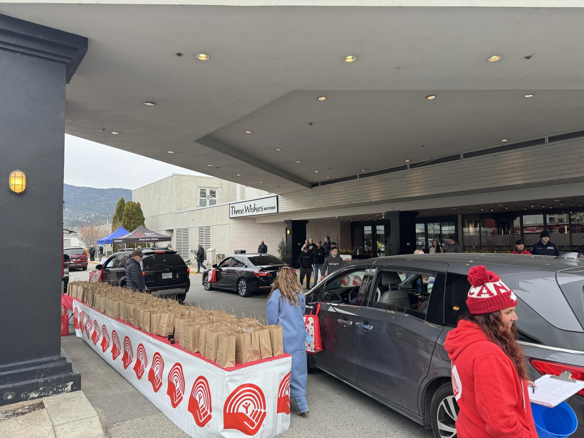 В четвъртък сутринта беше огромен трафик в Penticton Lakeside Resort