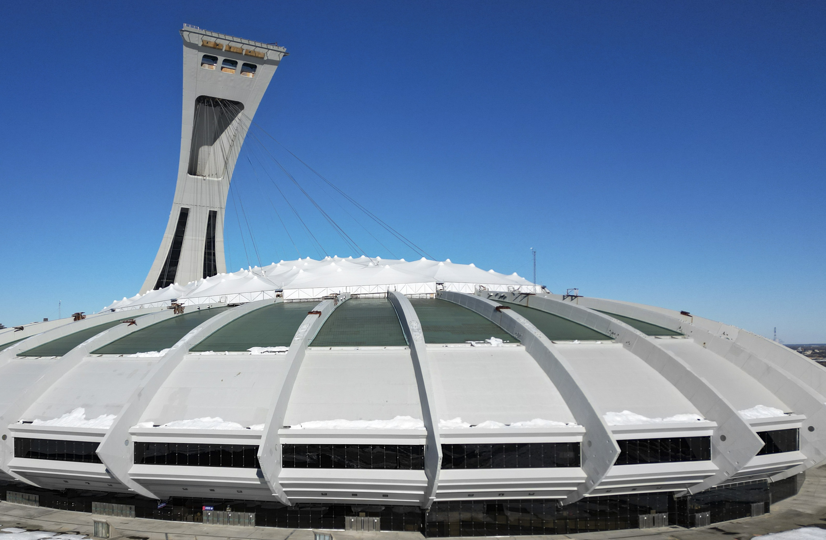 Олимпийският стадион в Монреал получава нов покрив и сега можете