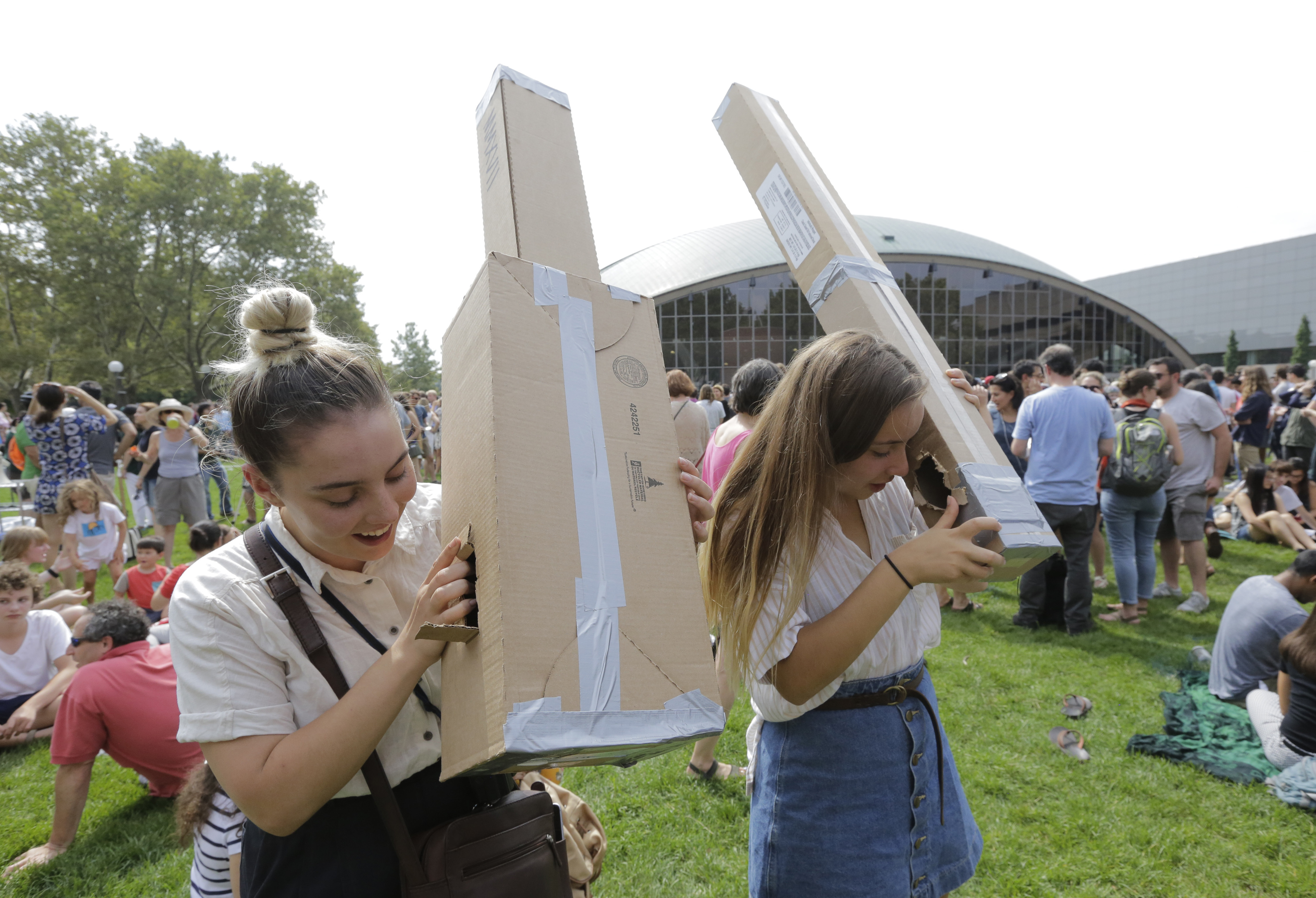Пълното слънчево затъмнение в понеделник е възможност която се случва