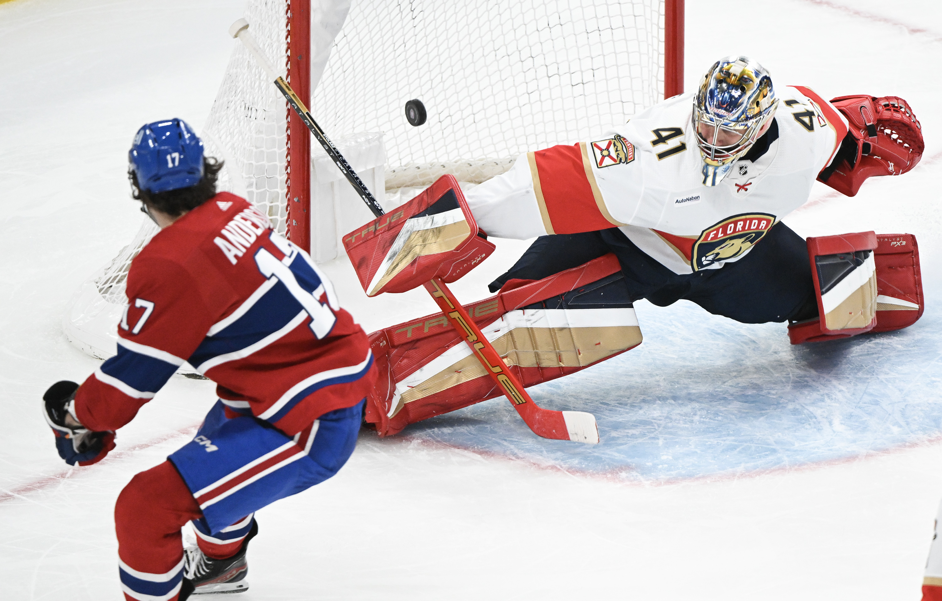 Florida Panthers се преместиха в Bell Center с почти задължителен