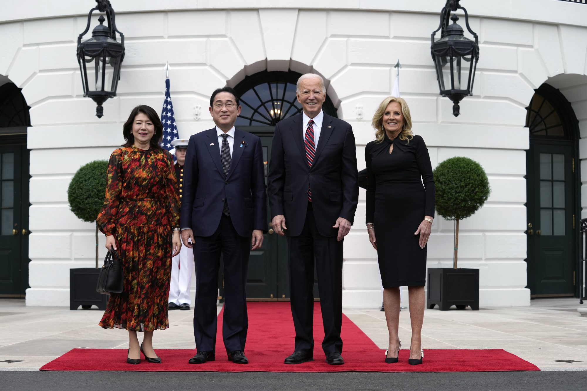 Японският министър председател Фумио Кишида започна дългоочаквано посещение във Вашингтон във