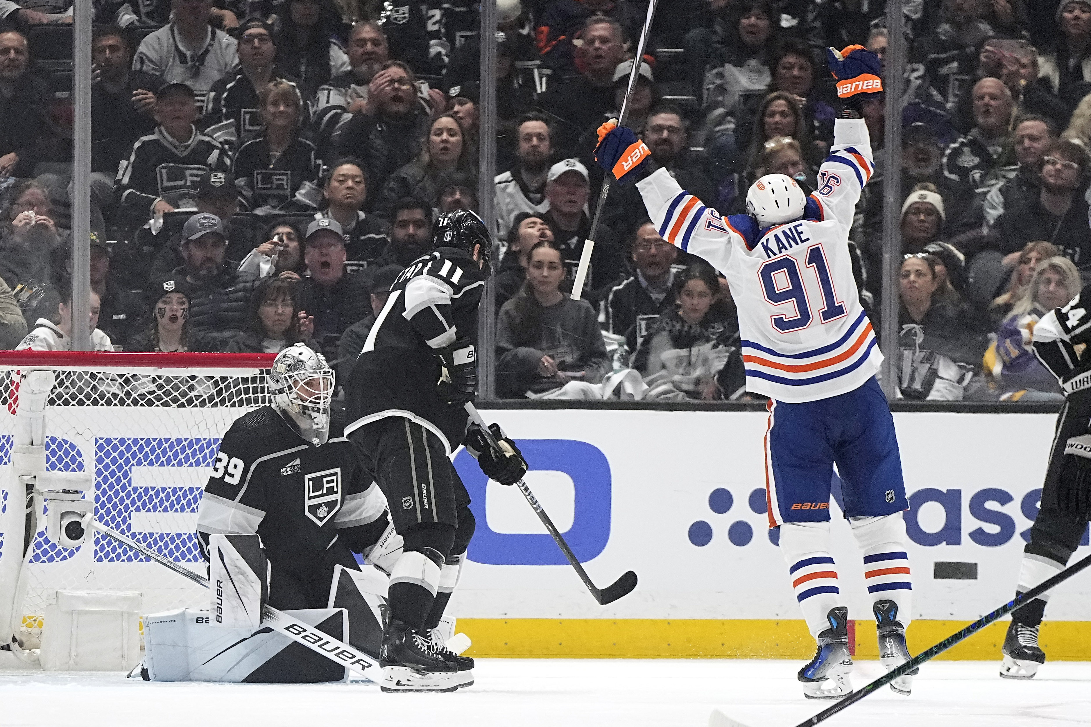 Edmonton Oilers pound Kings for Game 3 win