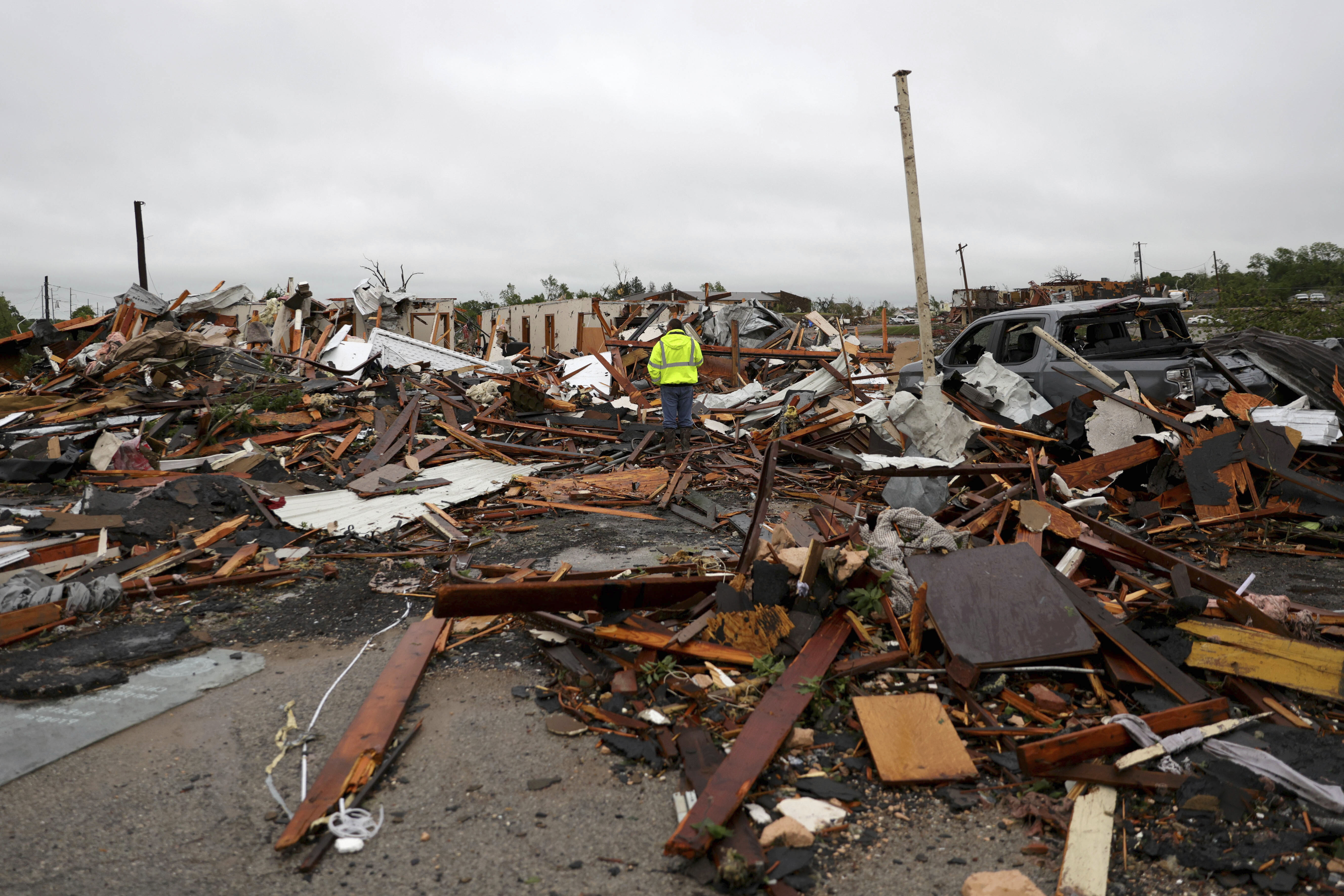 Tornadoes kills at least 2 including 1 child in Ok