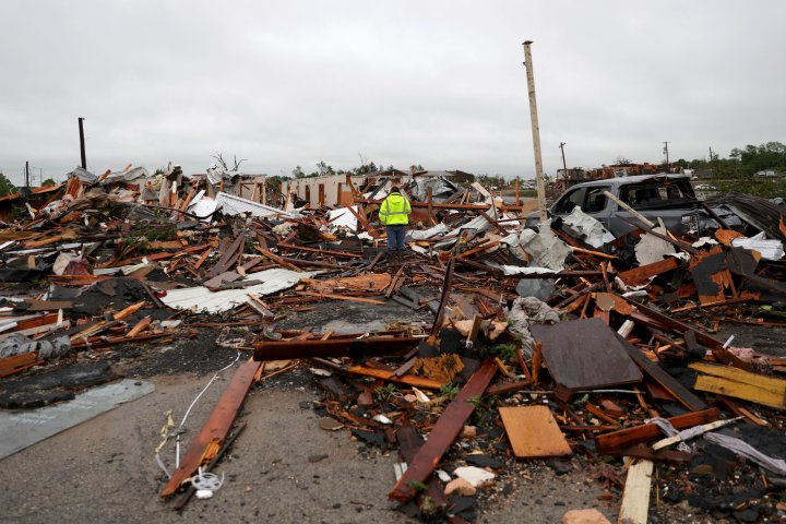 Tornadoes kills at least 2 including 1 child in Oklahoma