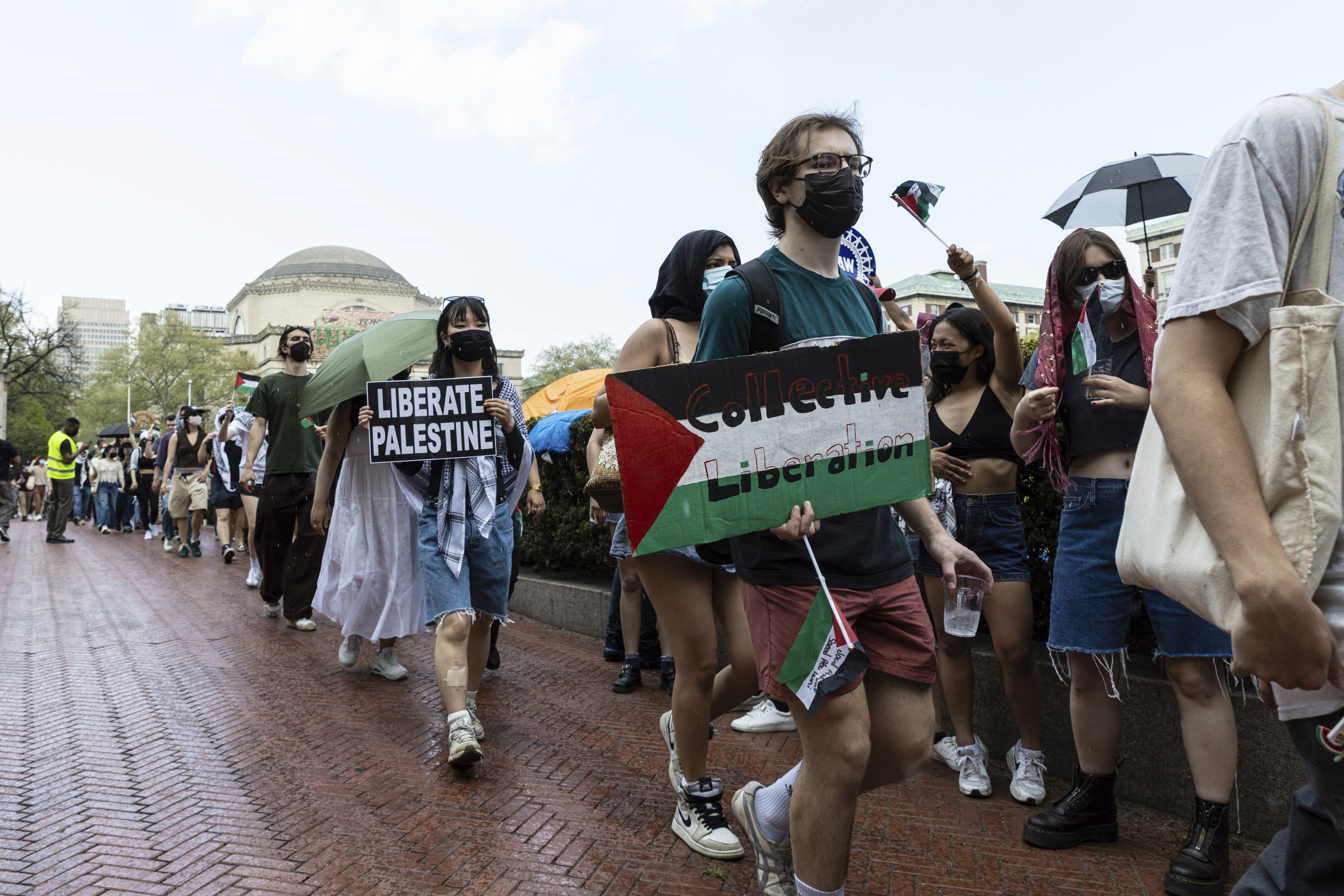 Колежи в САЩ призоваха пропалестинските протестиращи студенти да разчистят палатковите