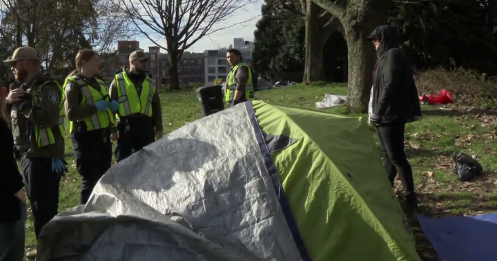 Градът разчиства палатките, опънати извън определената зона за лагеруване в парка CRAB във Ванкувър