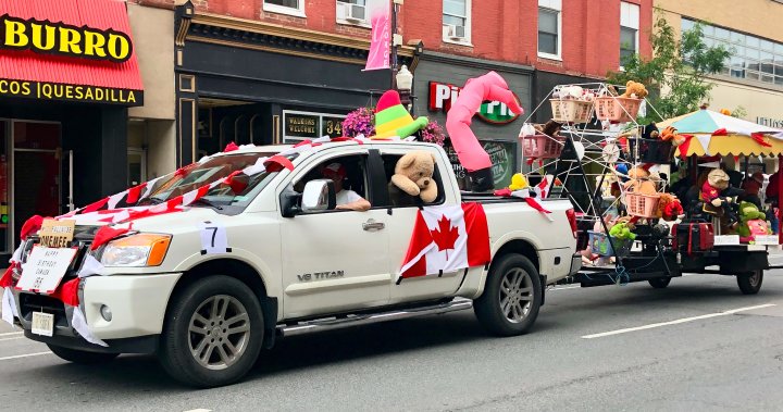 Докладът препоръчва град Питърбъро да отмени парада за Деня на Канада
