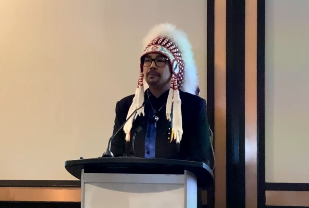 Вождът на първата нация на езерото Сейнт Мартин Man е