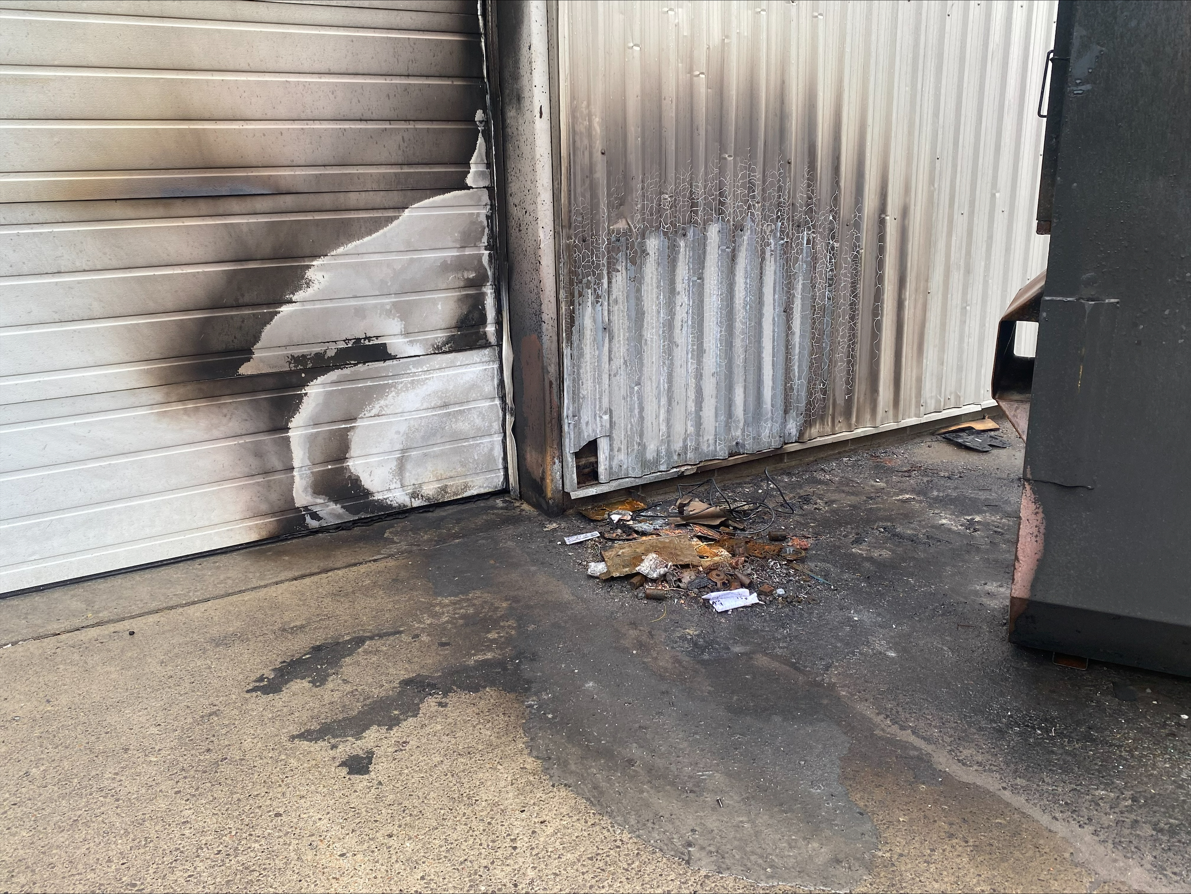 Един човек е арестуван във връзка с пожар пред множество