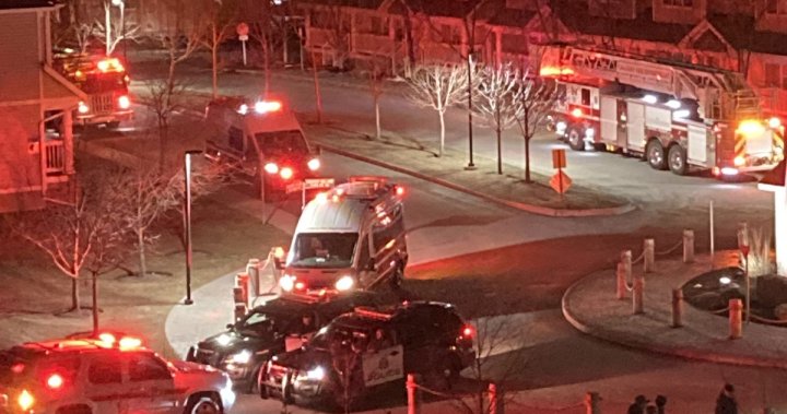 Мъж е откаран в болница със сериозни изгаряния според пожарната