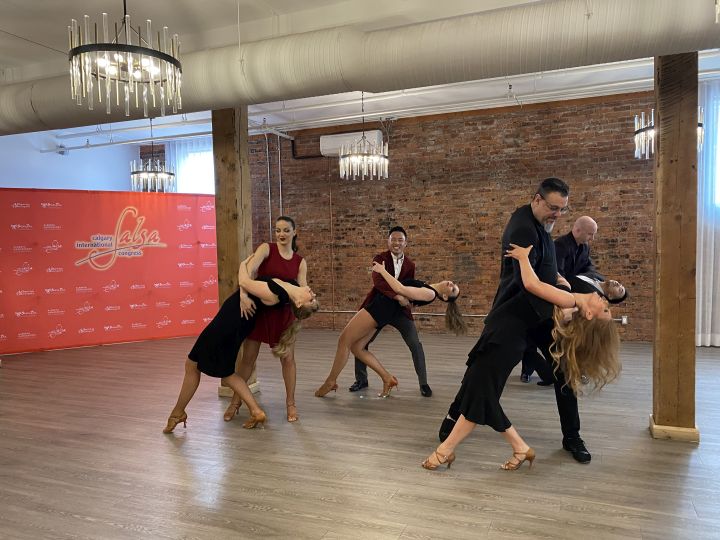 Организаторите се подготвят за началото на 15 ия годишен международен салса