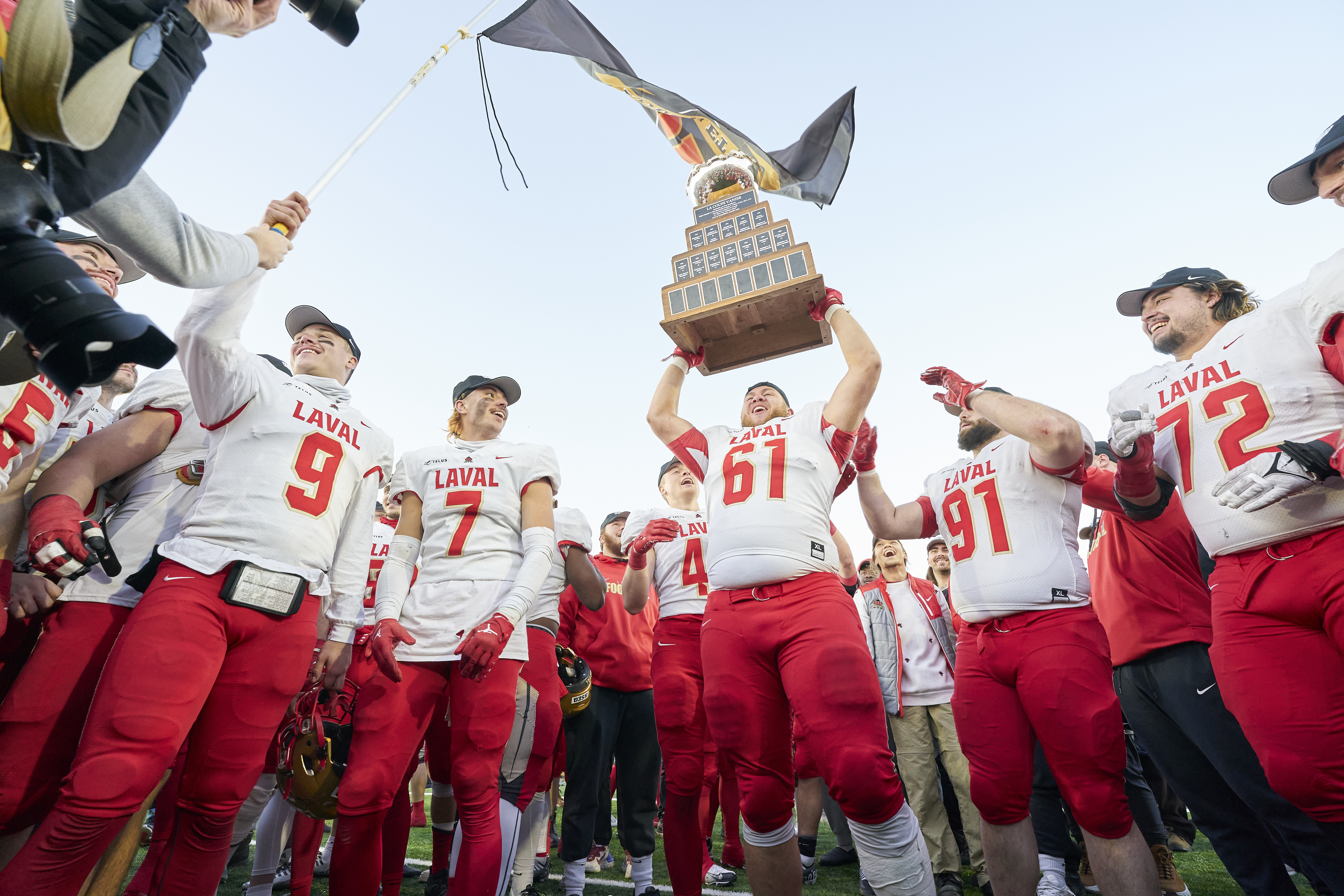 Hamilton Tiger Cats подсилиха своя канадски контингент във вторник вечерта в