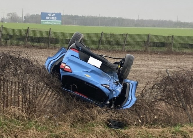 Двама души бяха изпратени в болница след сблъсък в петък