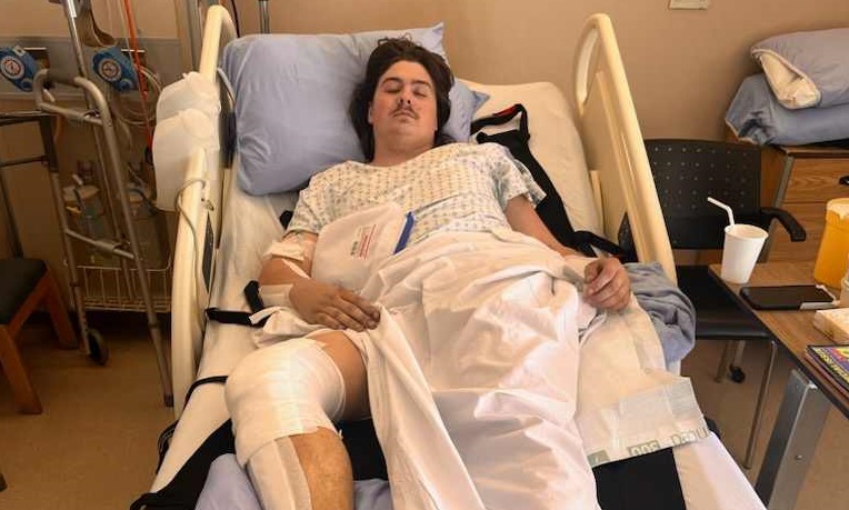 Семейството на млад мотоциклетист сериозно ранен при катастрофа близо до