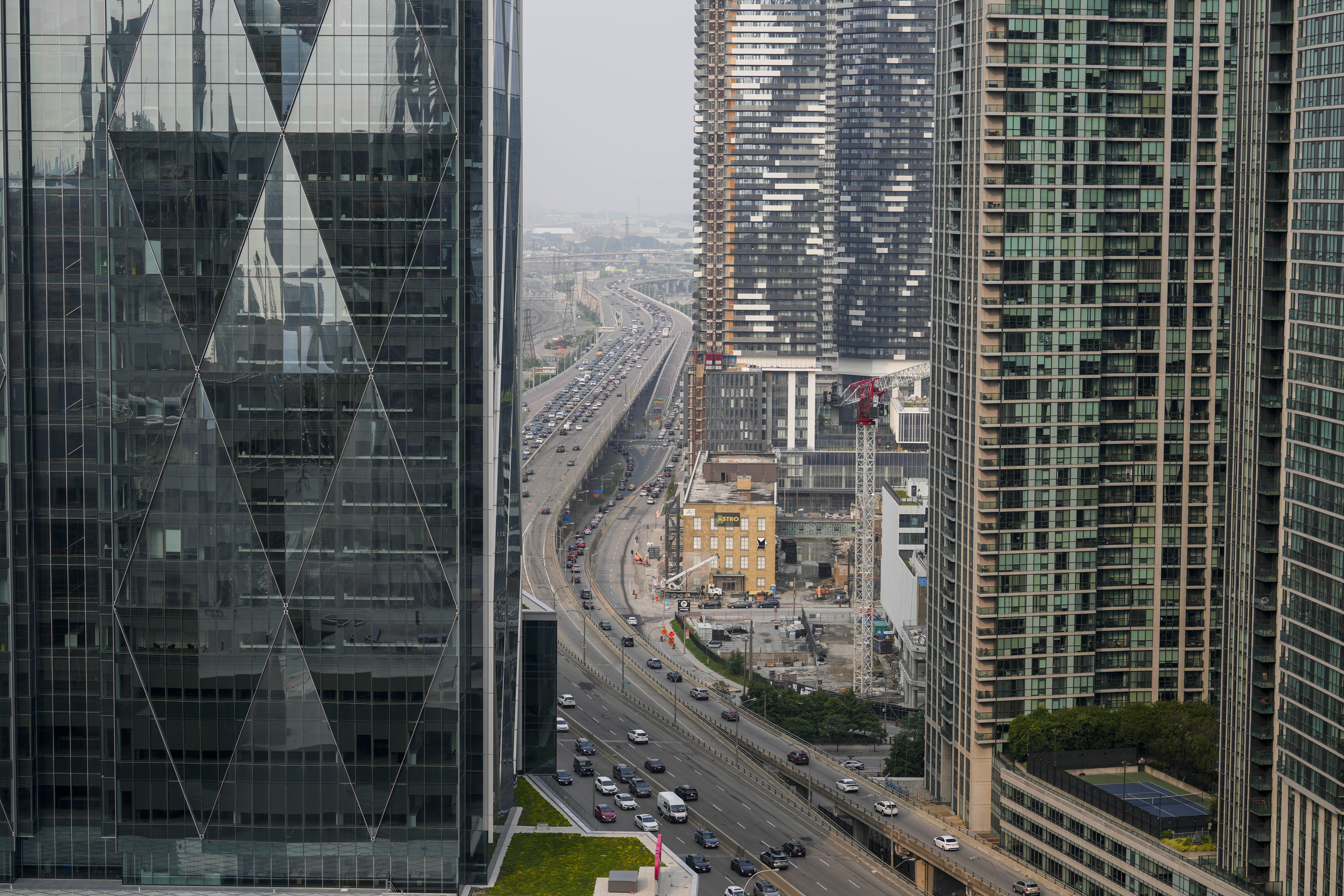 Man killed, 4 injured in fiery collision on Toronto’s Gardiner Expressway