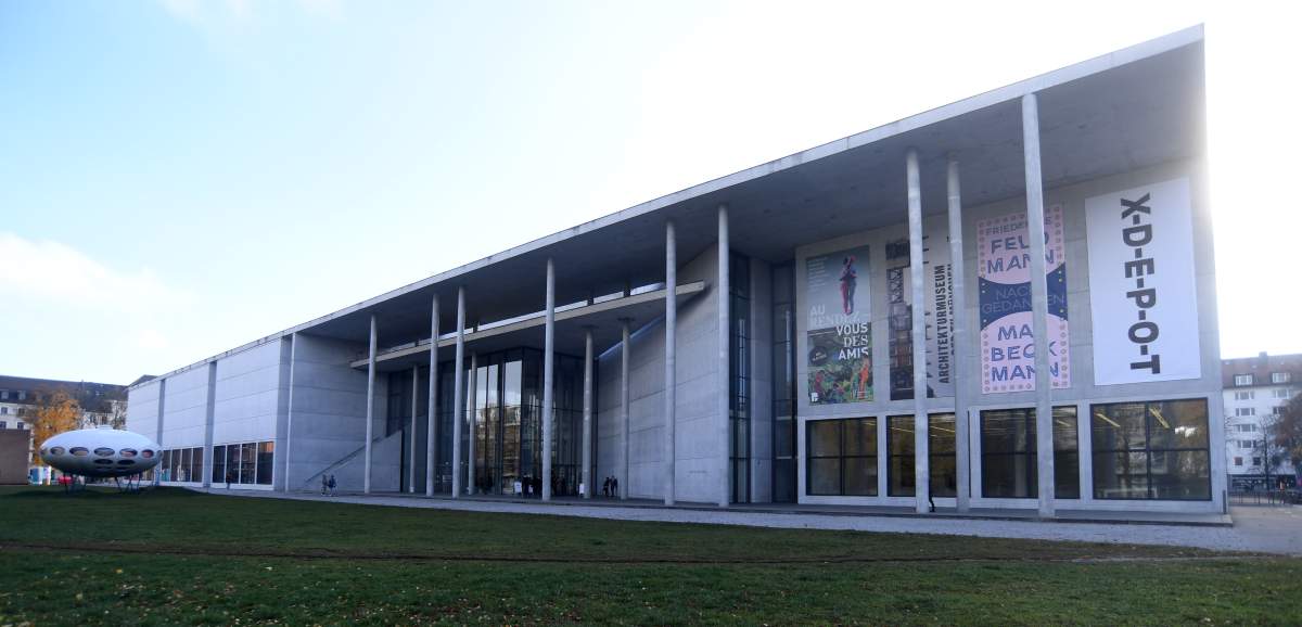 The Pinakothek der Moderne in the daylight.