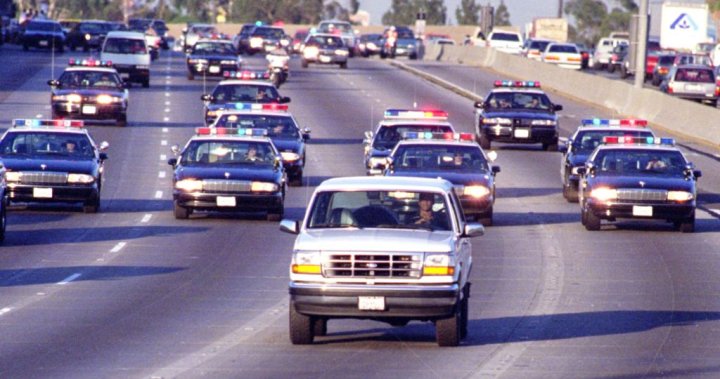 Скандалният бял Ford Bronco от O.J. Полицията на Симпсън преследва за продажба