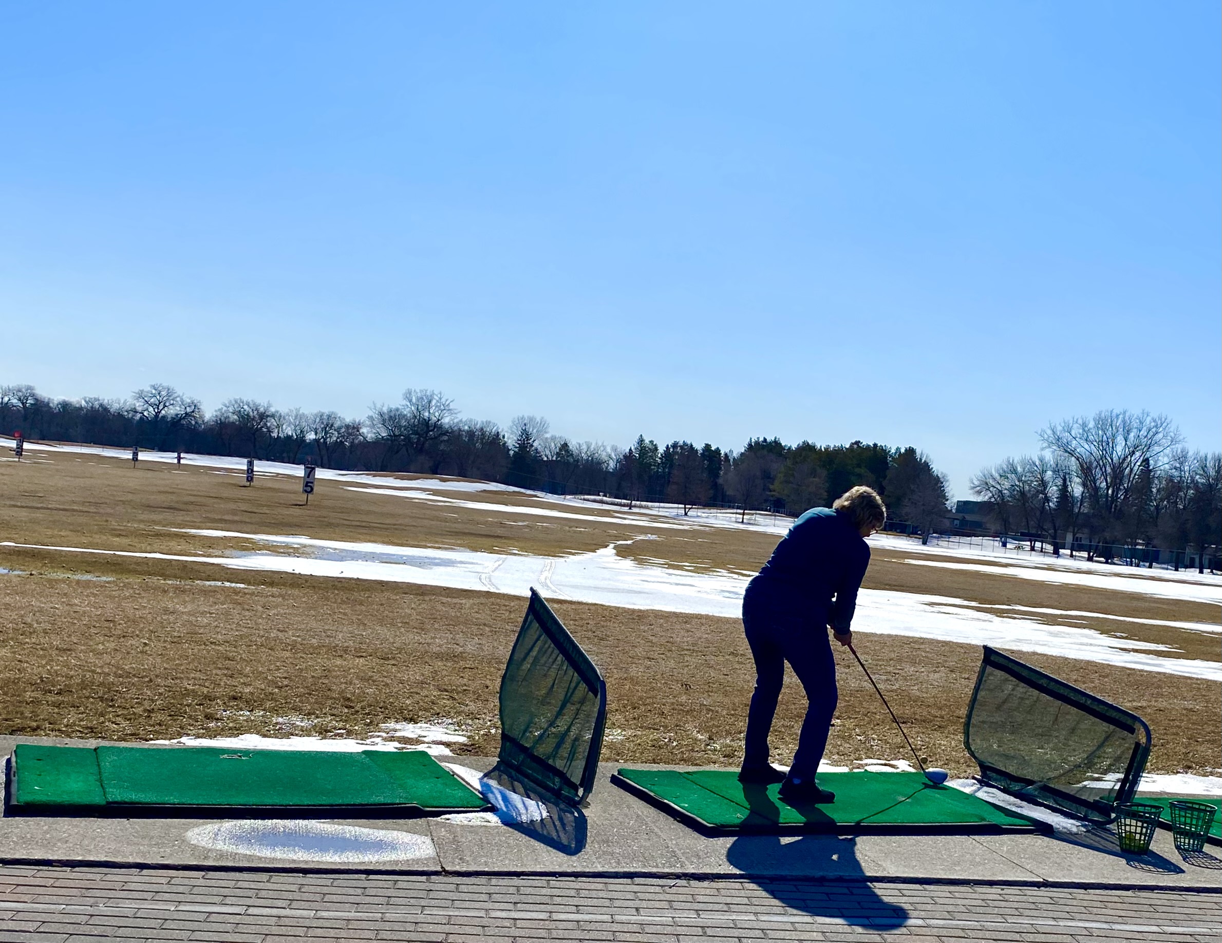 Може все още да има малко сняг на земята но