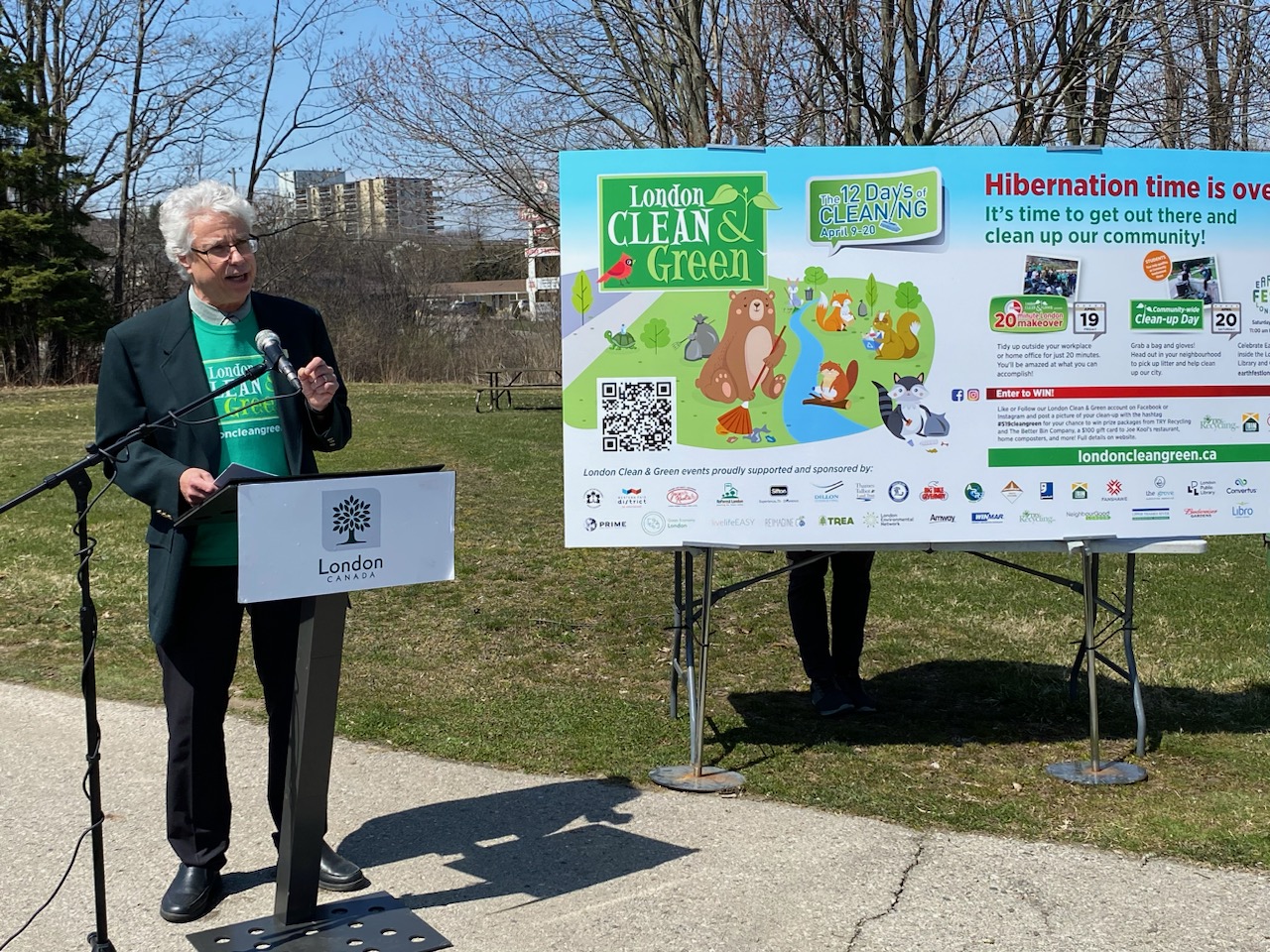 Пролетното почистване е в Лондон Онтарио когато започва годишната двуседмична