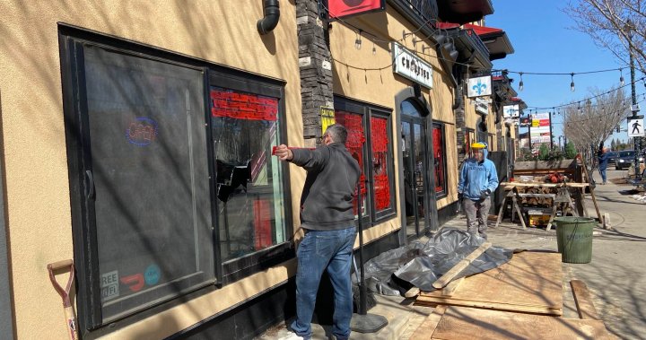 Три фирми по улица в Бомонт Алта бяха повредени от