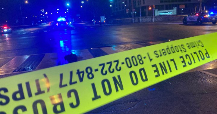 Жена на около 60 години почина, след като беше блъсната от автомобил в Торонто