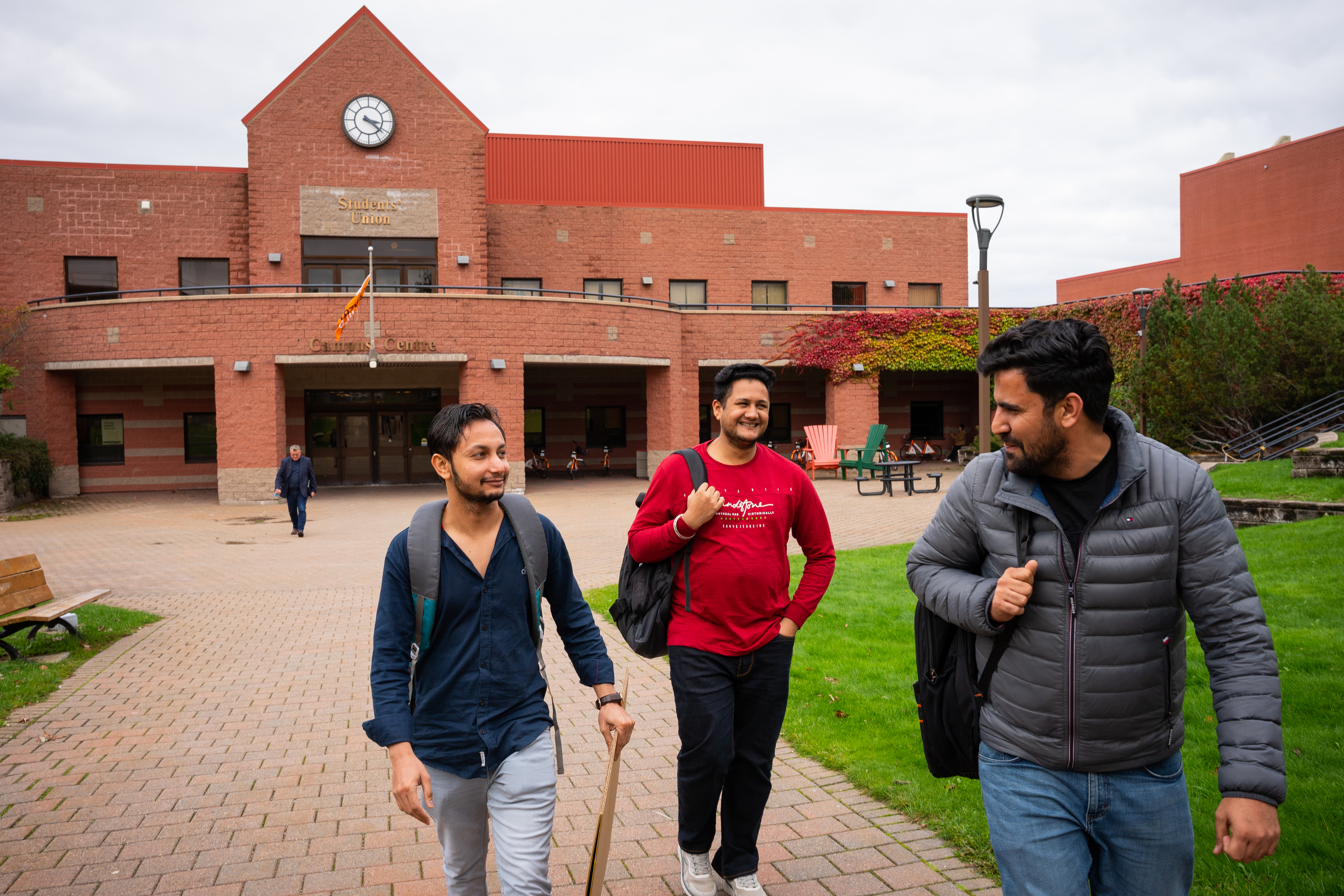 Таванът на Отава за приема на международни студенти е тук