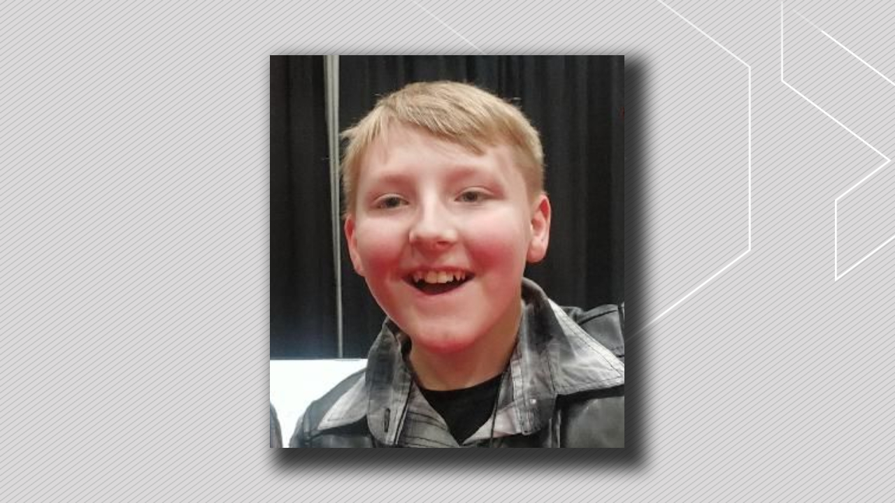 44 годишна жена е обвинена след като 11 годишно момче е било