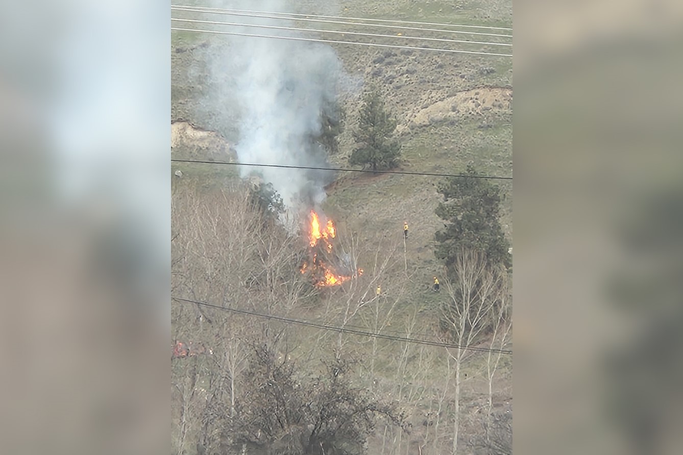 Спешните служби на Келоуна се втурнаха към малък пожар близо