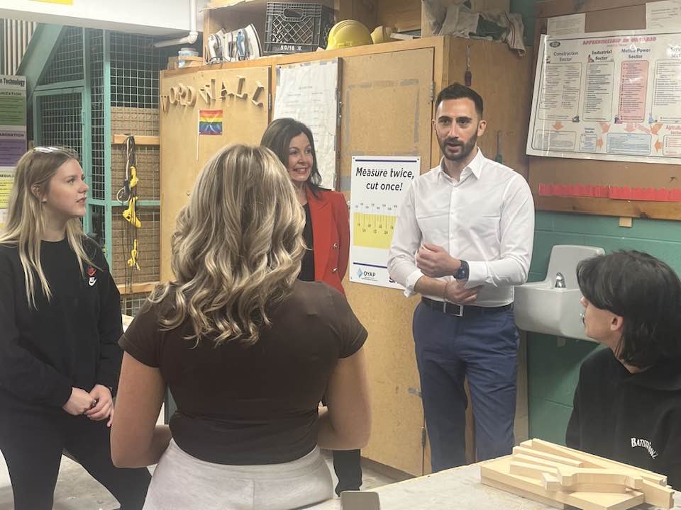 Общественият училищен съвет за Хамилтън Онтарио област получи над 30