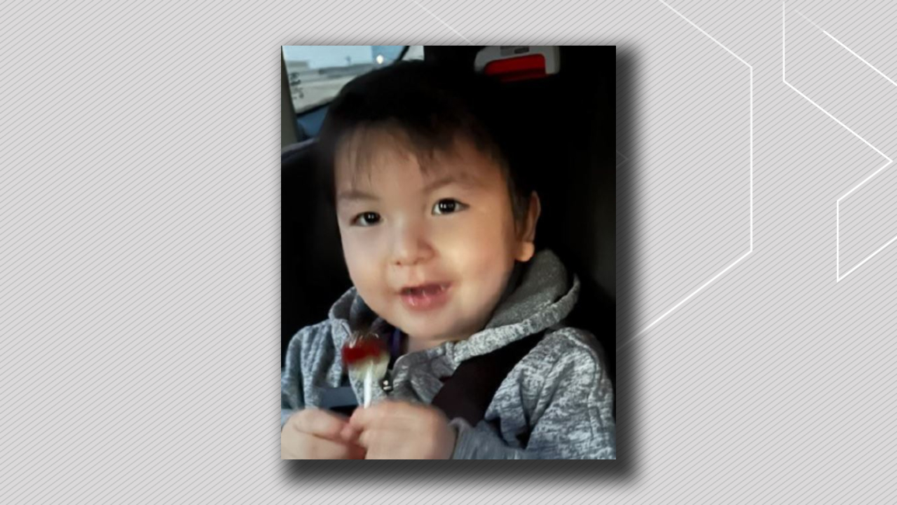 Lloydminster RCMP looking for family of little boy found wandering alone