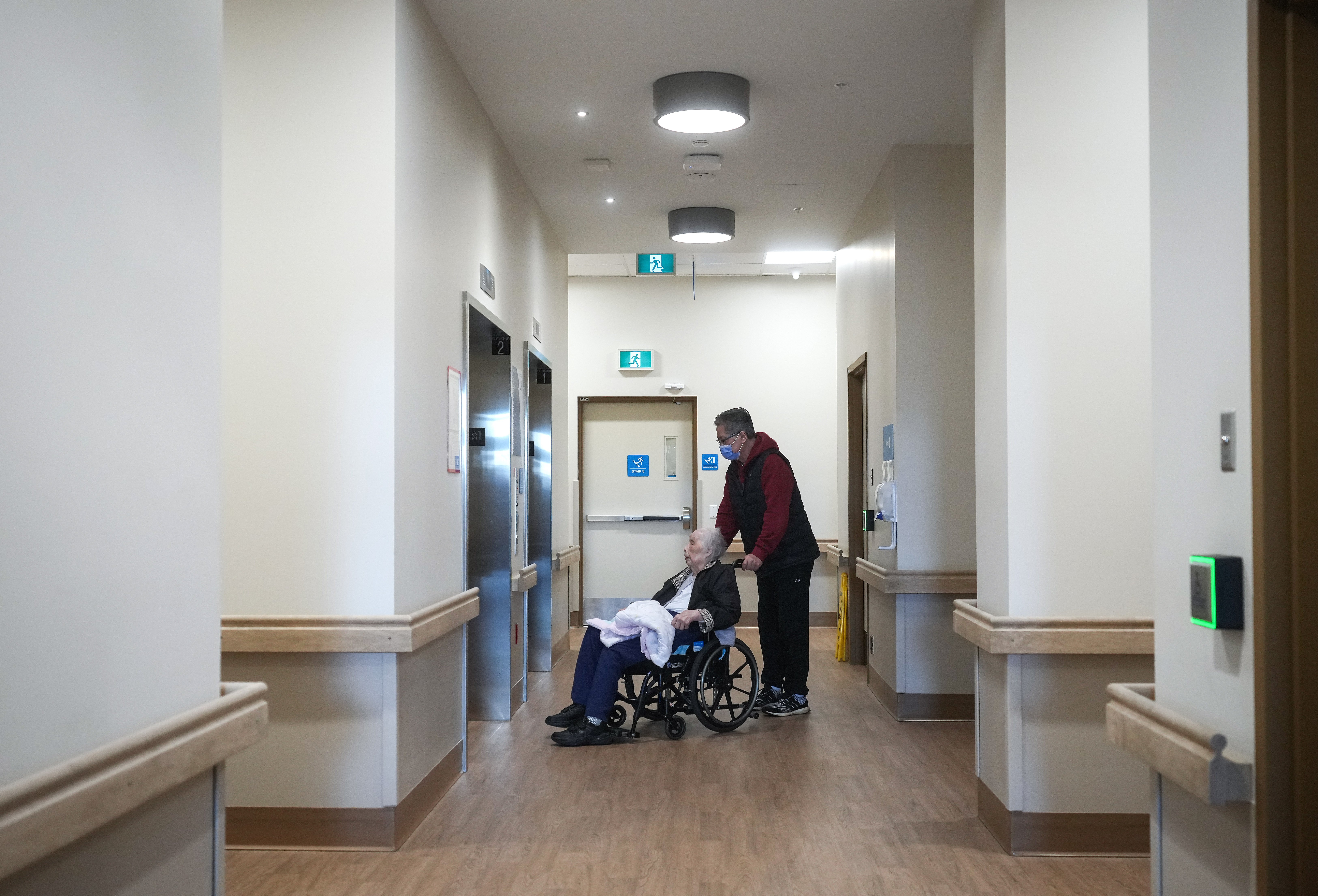 Why Canadians in their prime are a 'sandwiched' generation of caregivers - National - Vimarsana News