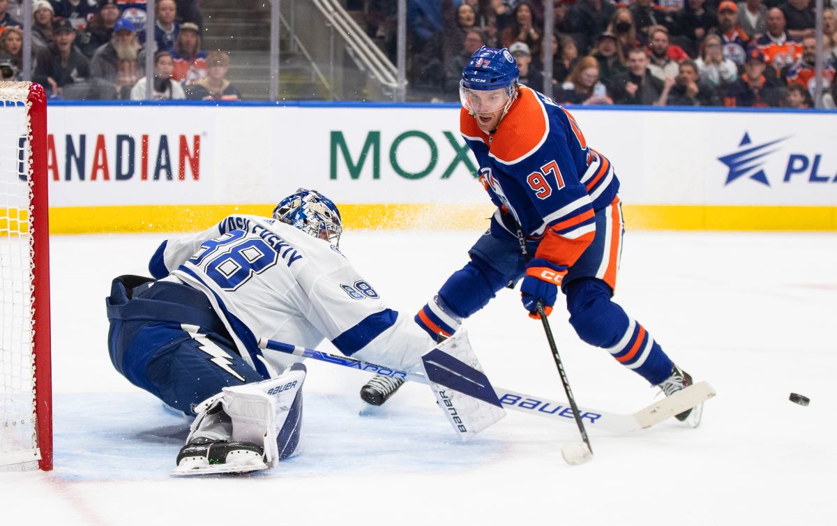 Играчите на НХЛ все още смятат че Конър МакДейвид от