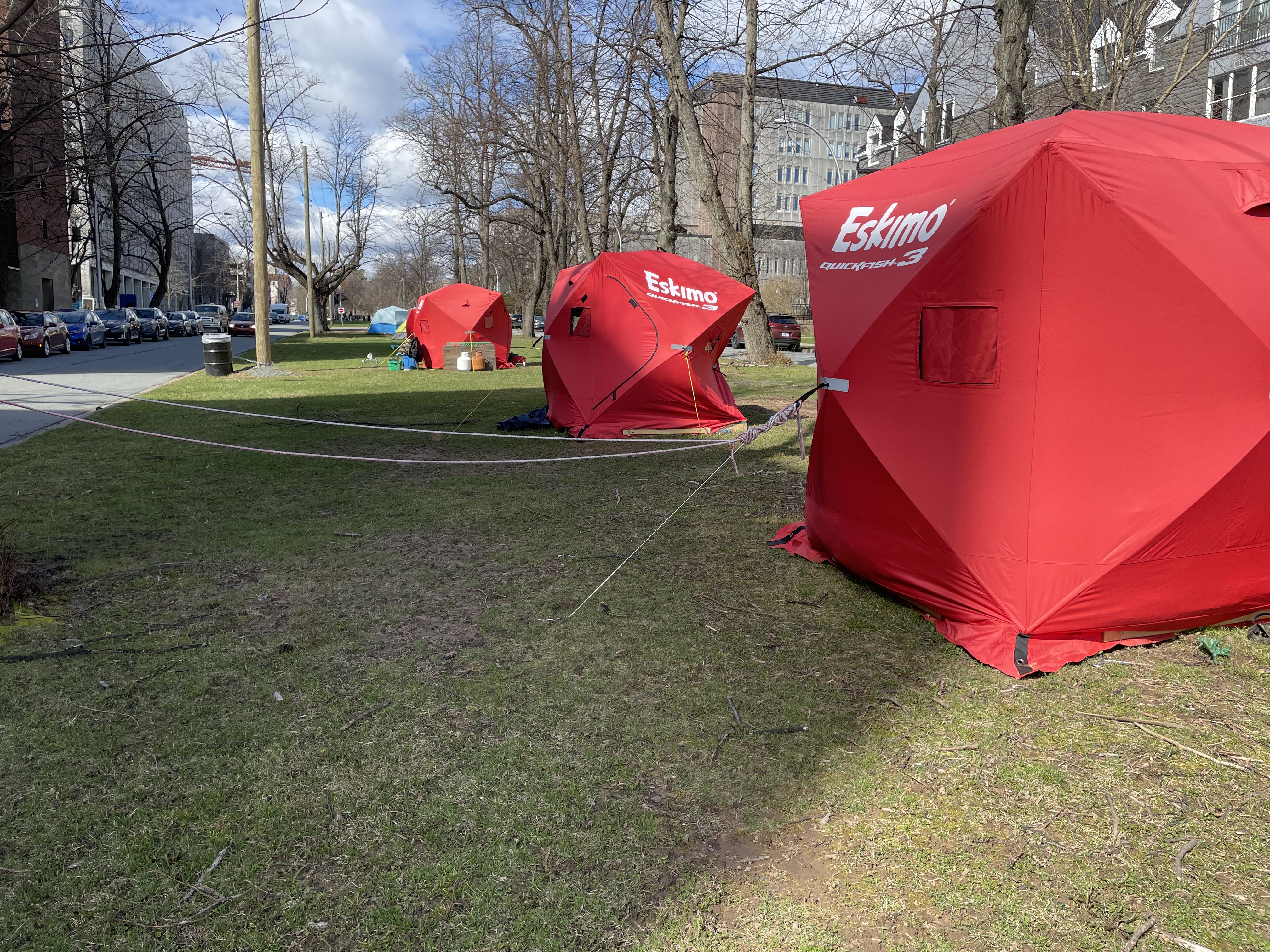 Лагерите за бездомни в Халифакс са със свръхкапацитет и общинските