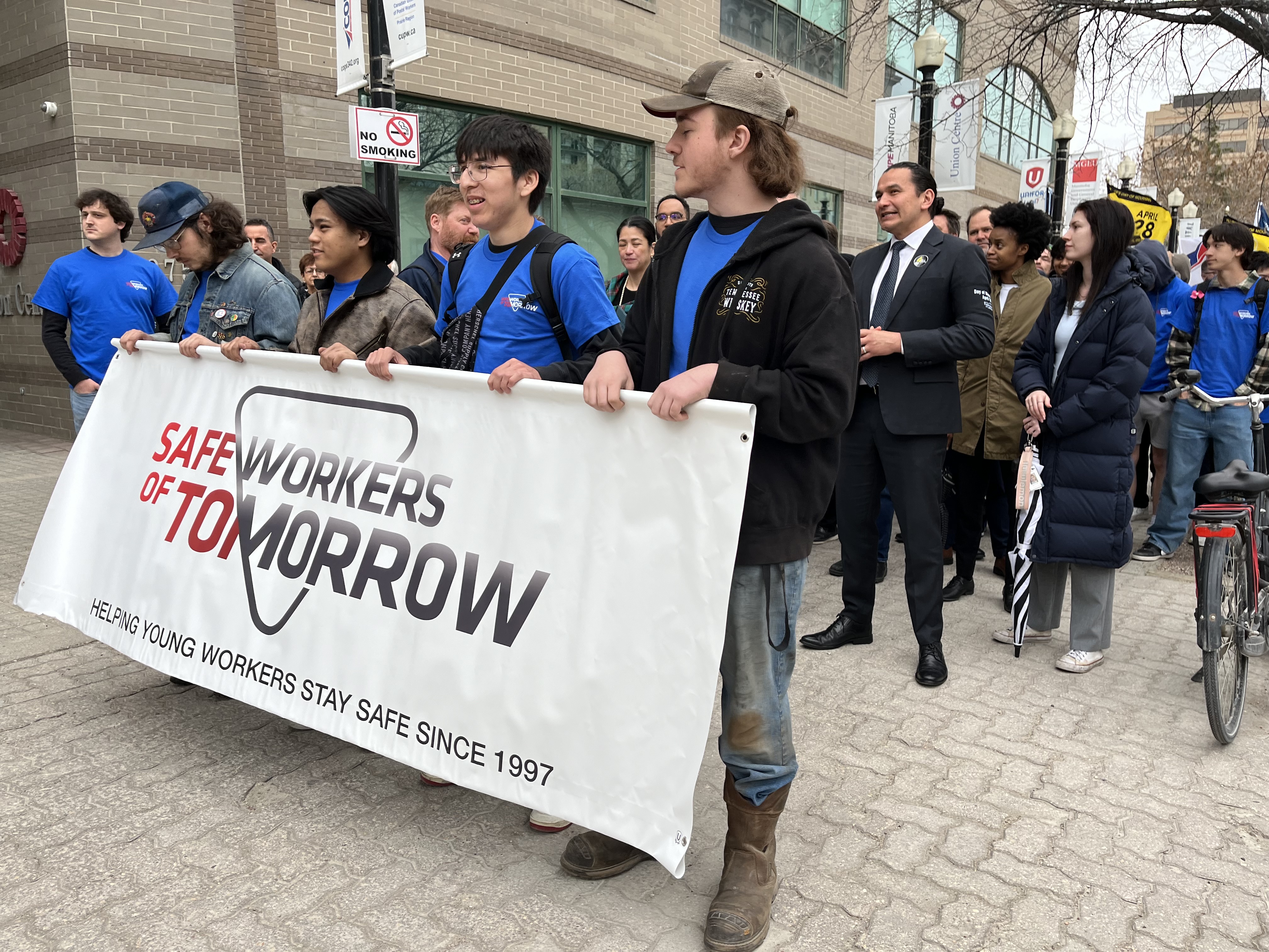 Правителствените и работническите лидери се събраха в центъра на Уинипег