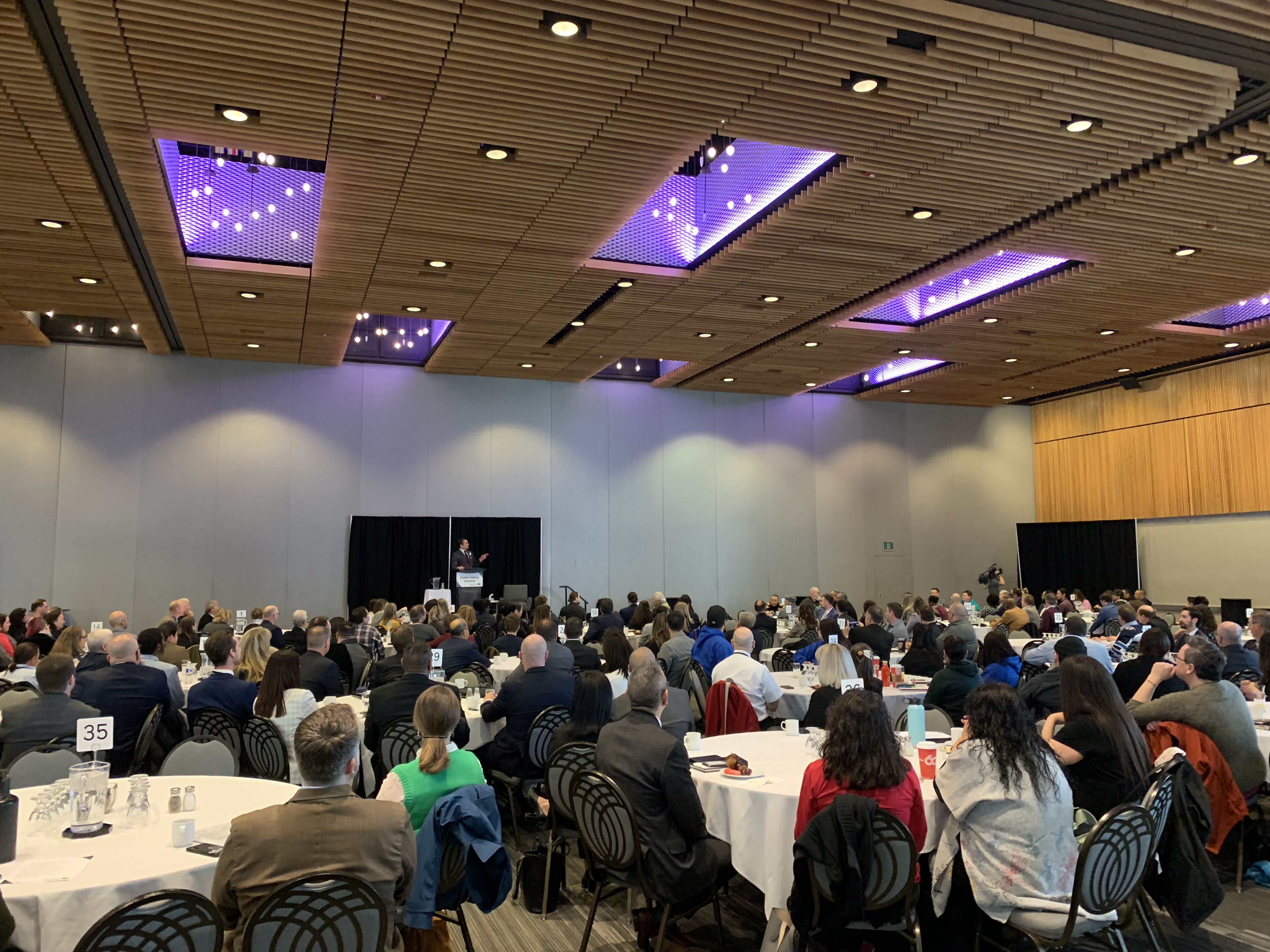 Провинцията казва че задълбочена среща между правителството правоприлагащите органи и