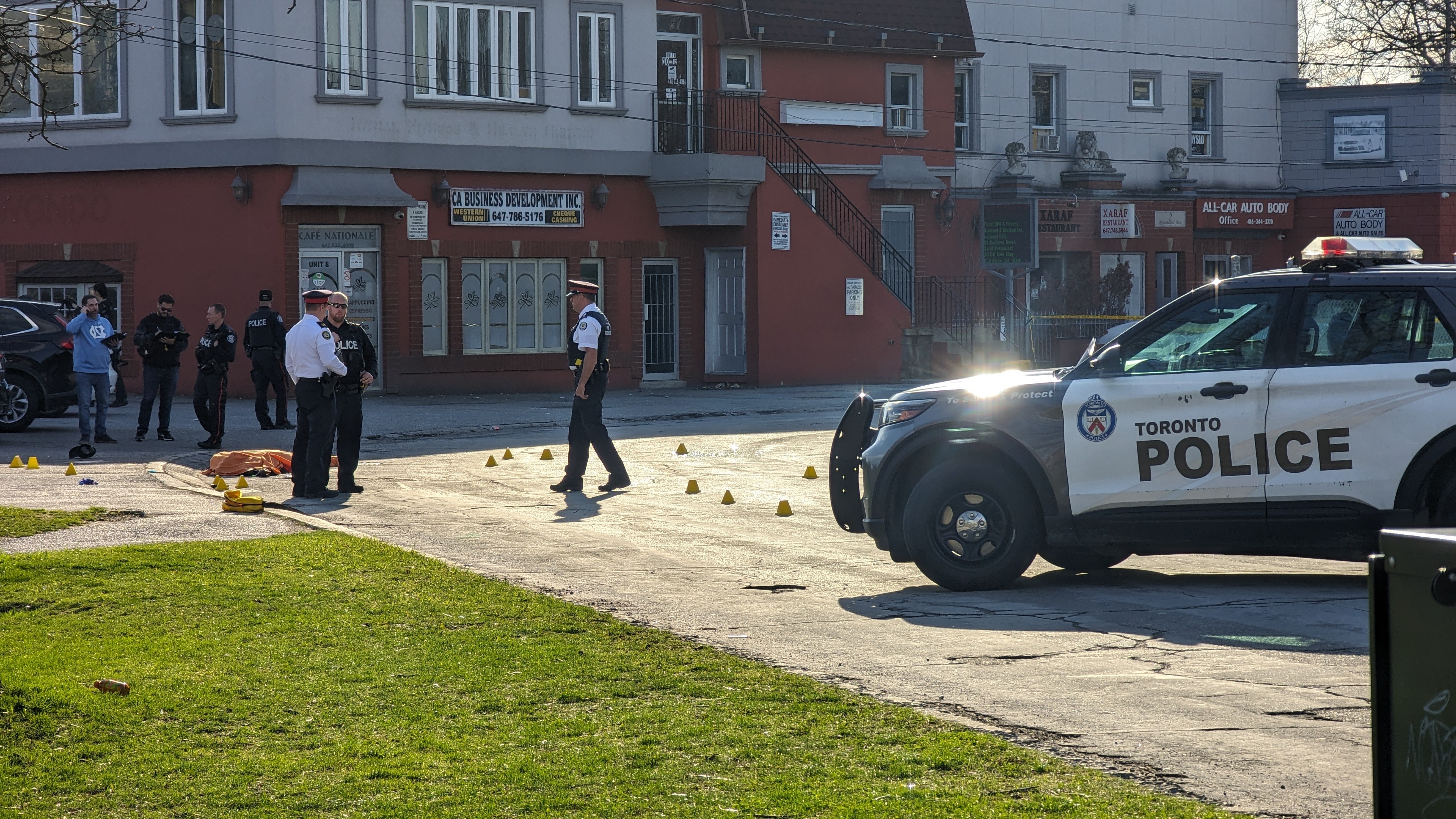 Полицията в Торонто съобщи че мъж е починал след стрелба