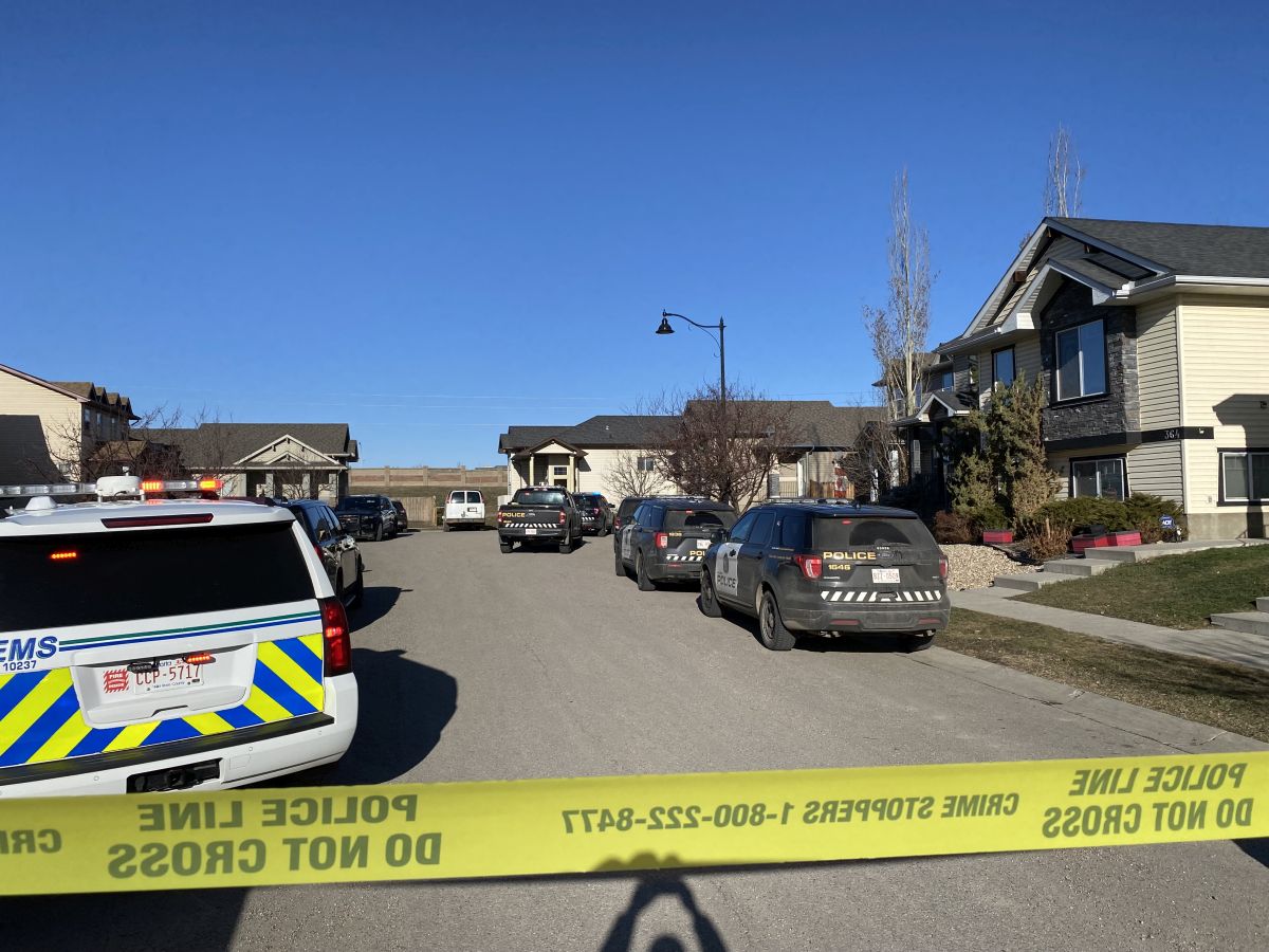 Shortly before 10 a.m. on April 8, 2024, Global News spotted police tape blocking a street in the area of Prestwick Terrace and Prestwick Close Southeast in Calgary.