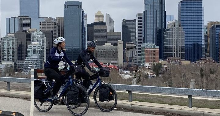 Велосипедисти карат из Канада, за да съберат пари в подкрепа на повторното залесяване
