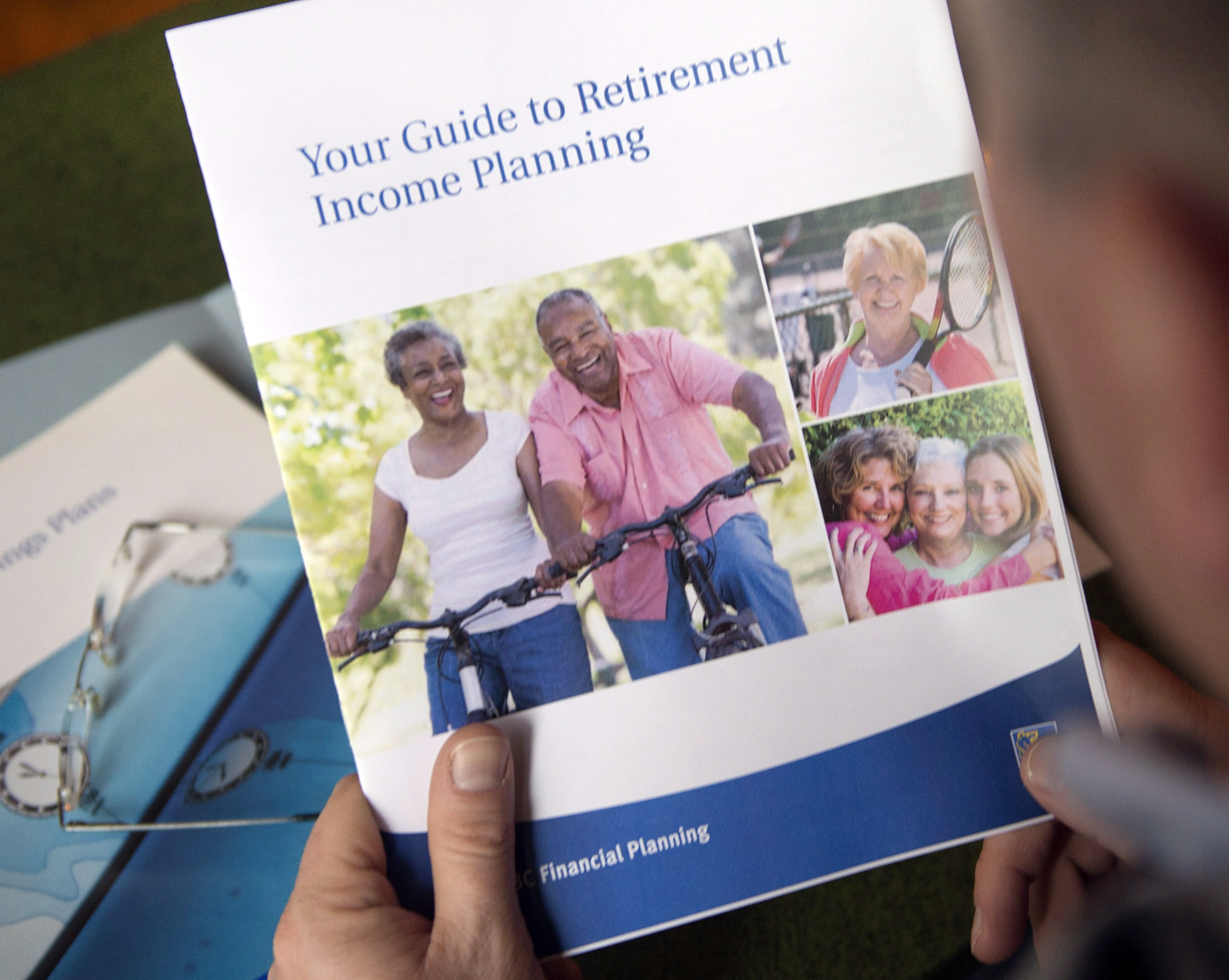 Броят на канадците които правят вноски в регистрирани пенсионни спестовни